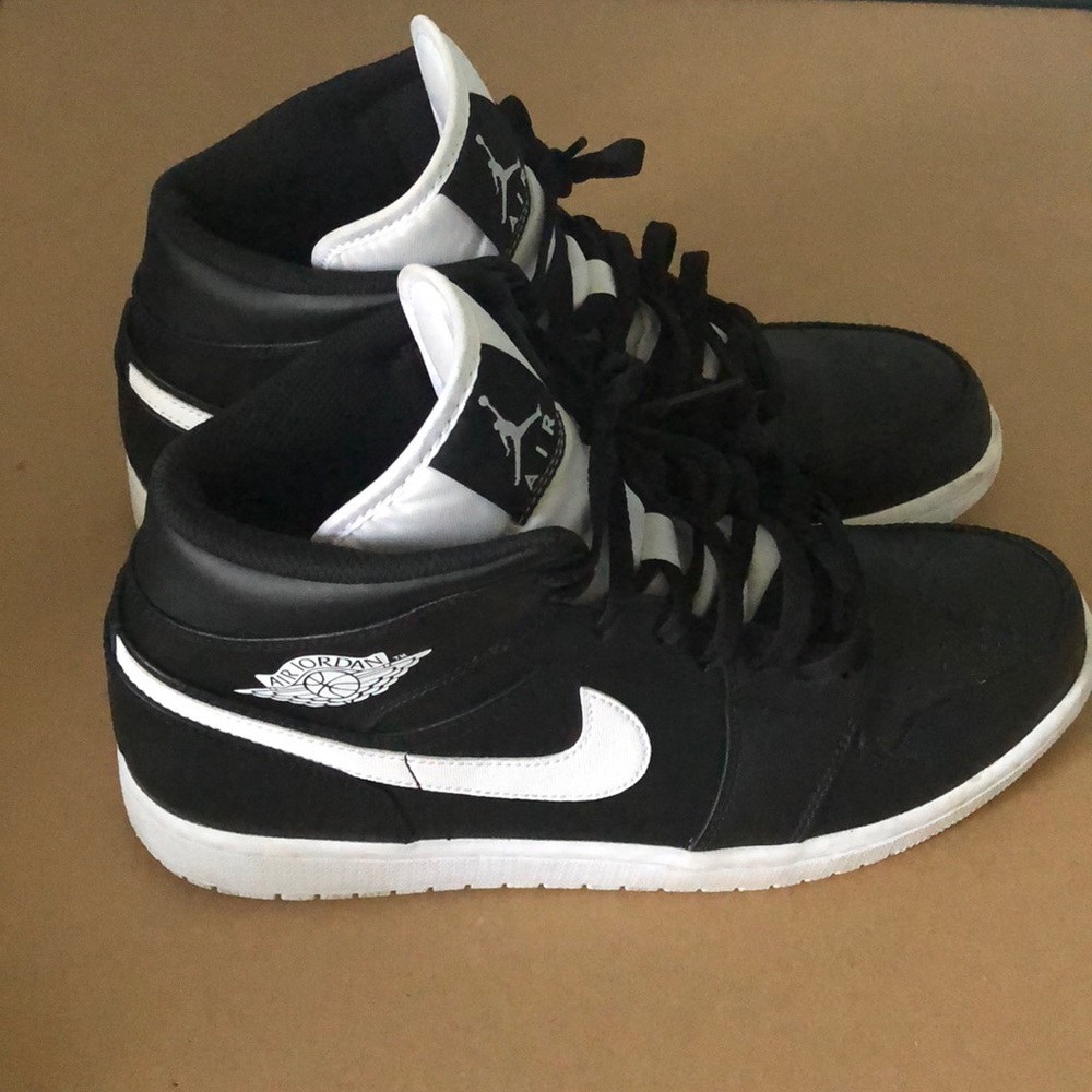 Black/White Jordan Retro Size 11 Mens